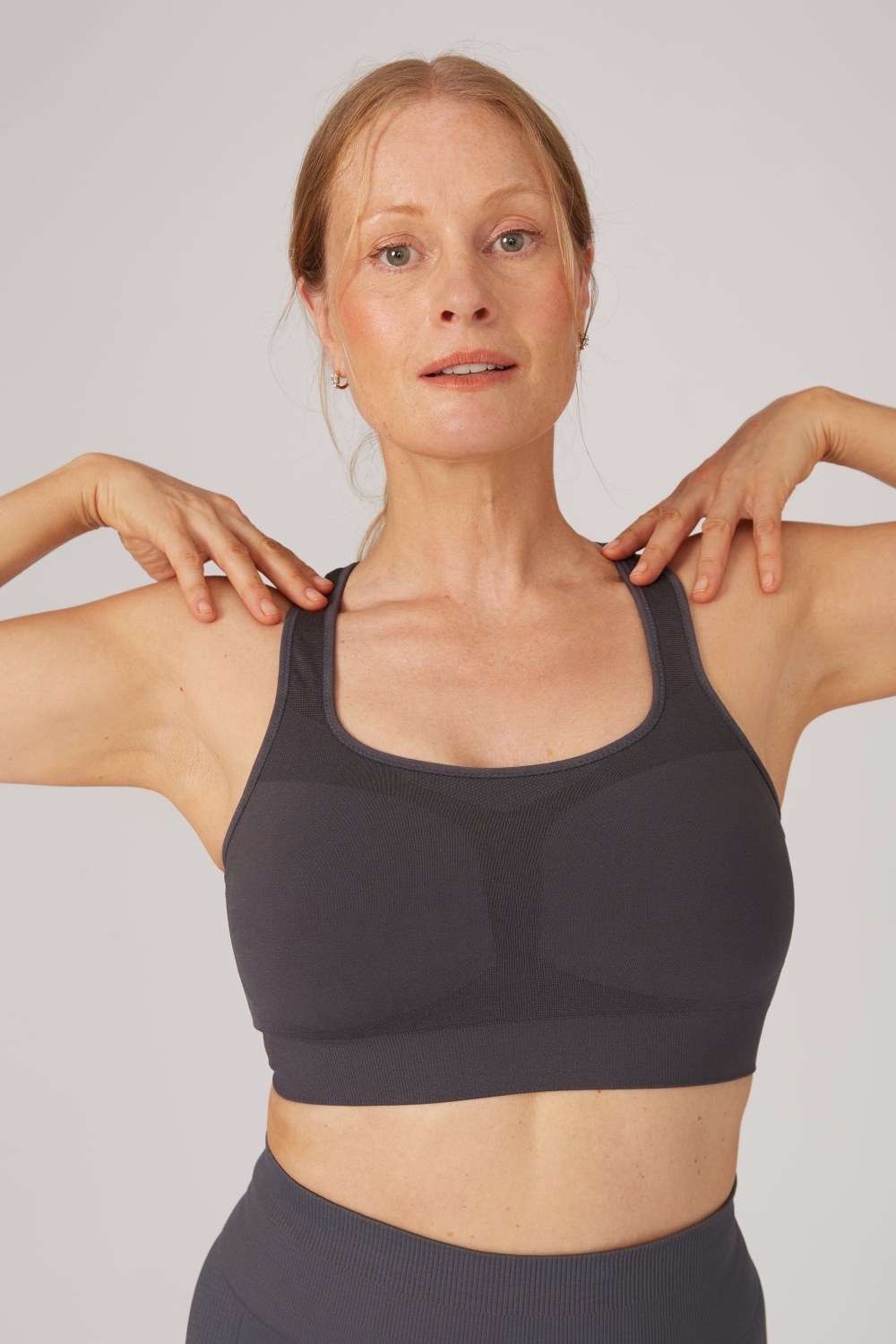 https://www.stroudyogaspace.com/wp-content/uploads/2022/01/fearless-hold-sports-bra-p381-23529_image.jpg